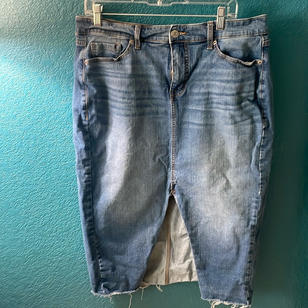 Mid length denim skirt with frayed hem. Torrid size 12.